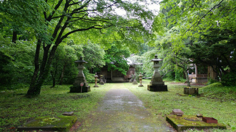 【七座神社】 特定非営利活動法人二ツ井町観光協会